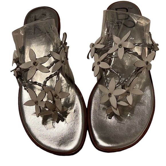 Beautiful Silver & white flowered leather sandals B2 by Bernardo worn 2x EUC - Picture 1 of 7